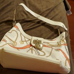 Xoxo  few scratches look pictures